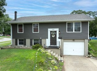 416 Hanover Rd SW, Cedar Rapids, IA 52404