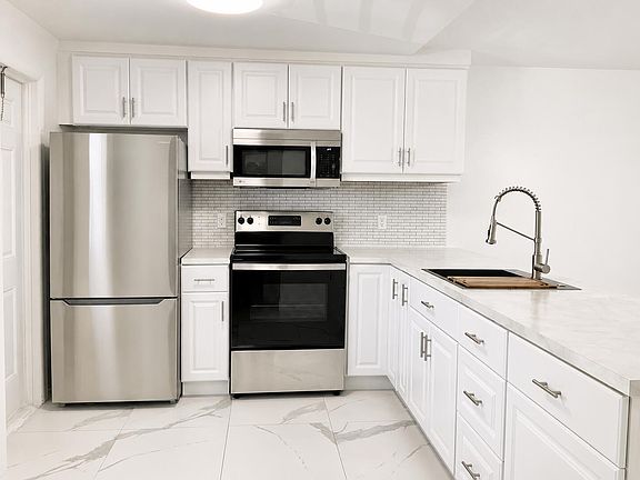 4th image of 600 NE 2ND Street #105