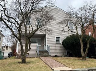 22 Richmond Pl, Stamford, CT 06902