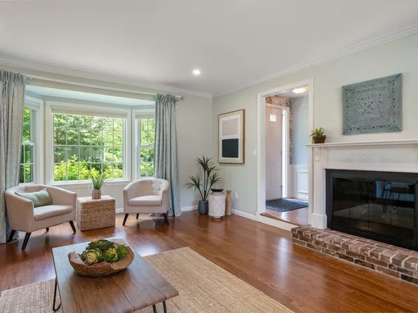 22 Floret Cir, Hingham, MA 02043