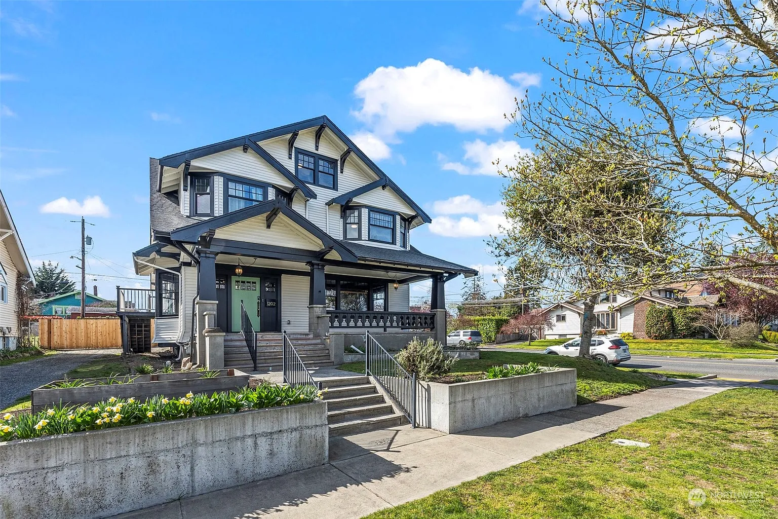 1202 S Ainsworth Avenue photo 1