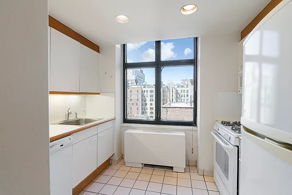 Rented by Sotheby's International Realty | media 13