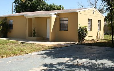 1st image of 1612 NW 13th Ct