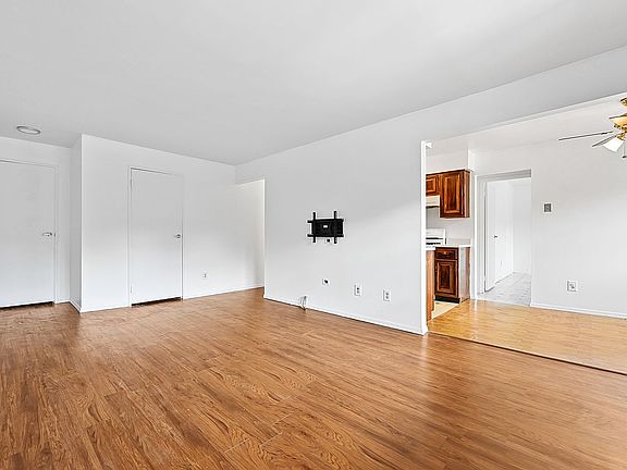 3rd image of 40 Donna Ct APT 8