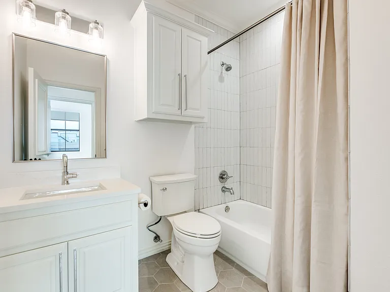 5804 Hudson St #B — Photo 15