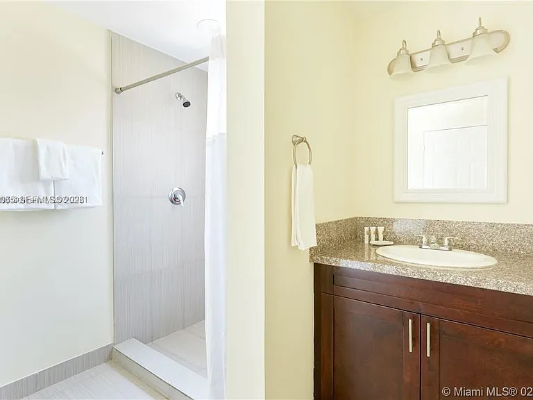 568 NE 66th St #501 — Photo 7