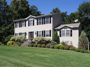 29 Coachlight Cir, Prospect, CT 06712