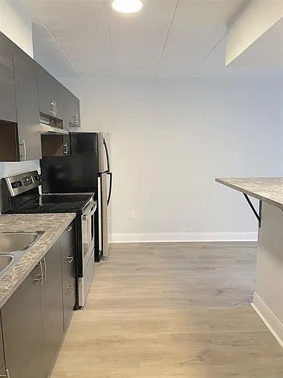 471 Tecumseh Road West — Photo 3