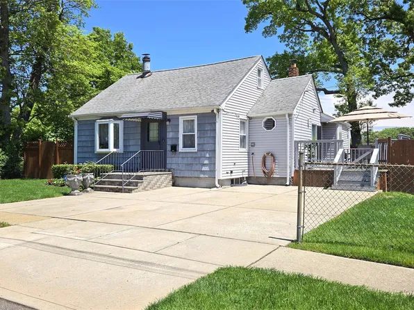 469 Sterling Street, Uniondale, NY 11553