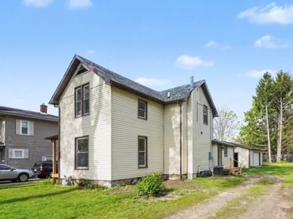 112 N Andrews St, Three Rivers, MI 49093