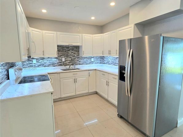 7388 S Waterway Dr, Miami, FL 33155