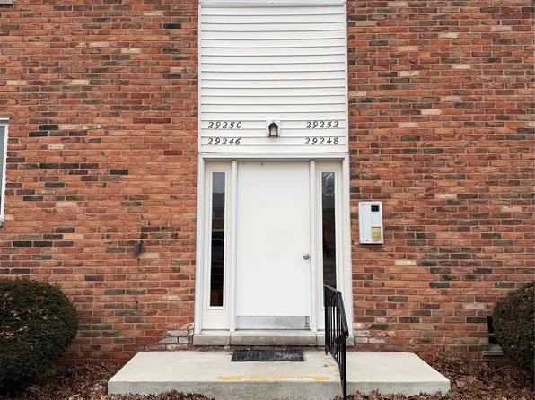 29248 Hoover Rd, Warren, MI 48093