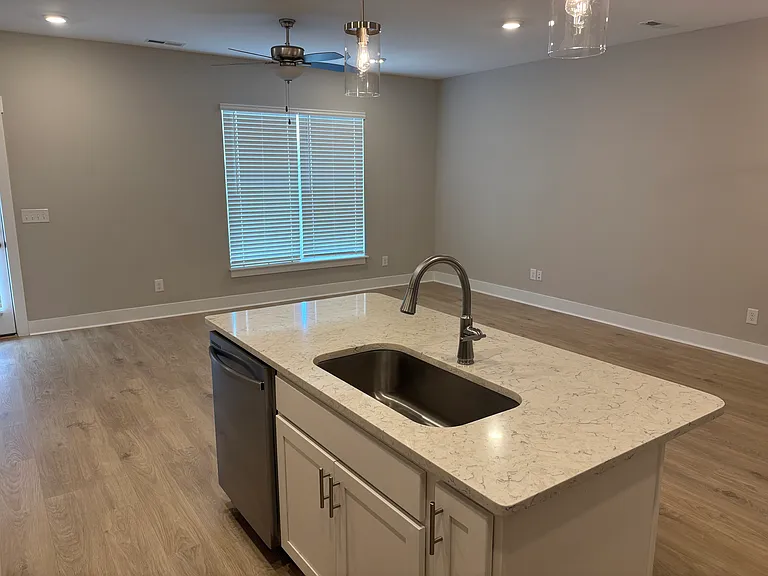 1411 Vanner Ct — Photo 4