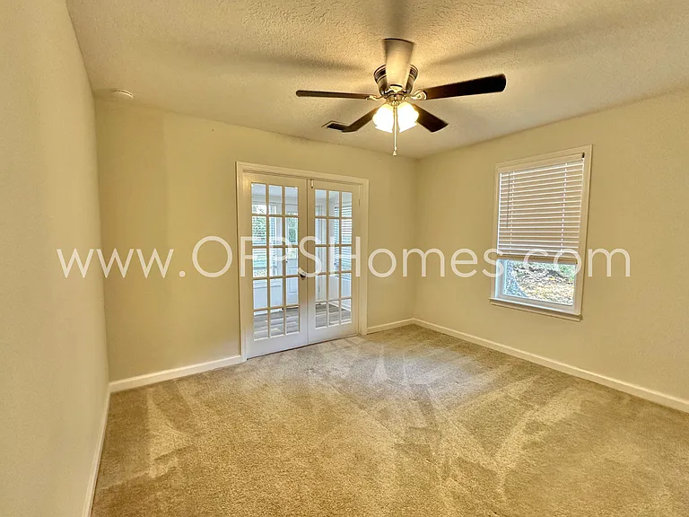326 Washington Ave — Photo 12