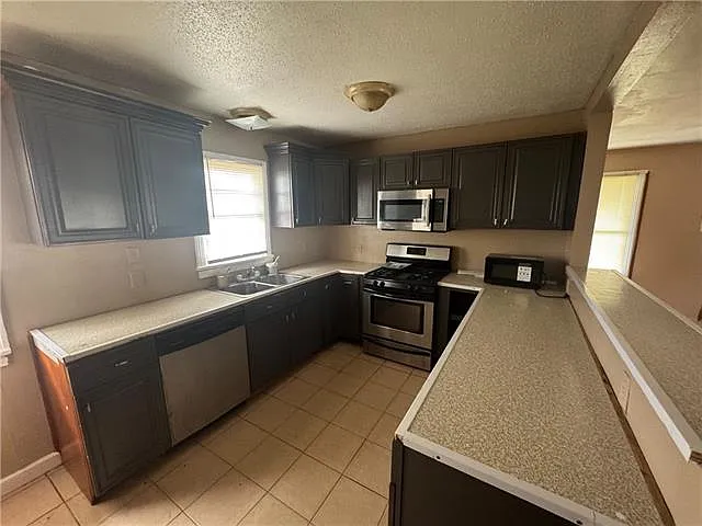 4011 Clematis St — Photo 4