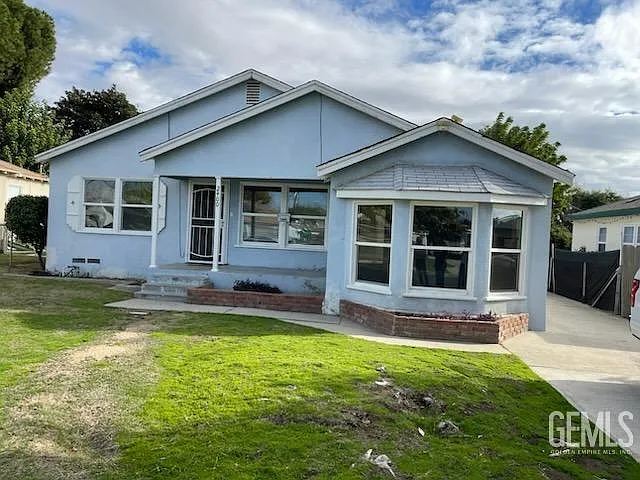 2400 Charleston Dr photo 1