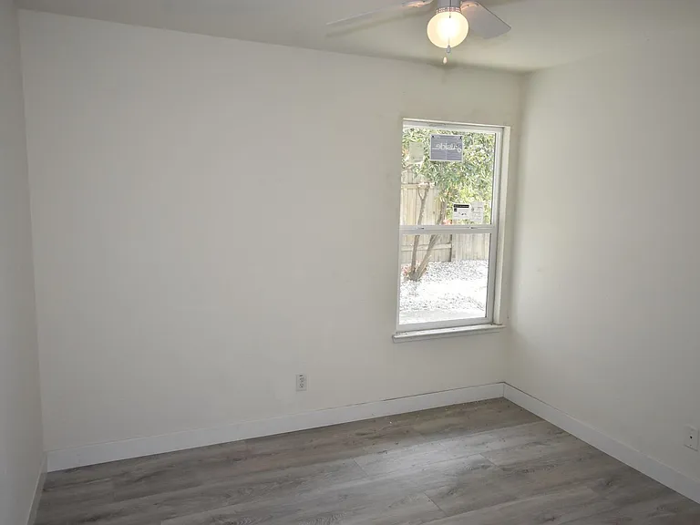 8717 Aspen Hill Ct — Photo 6