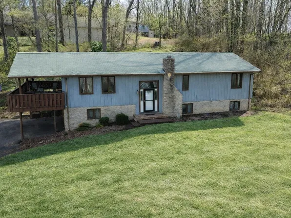 2008 Carroll Dr, Blacksburg, VA 24060