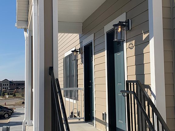 Entryway porch