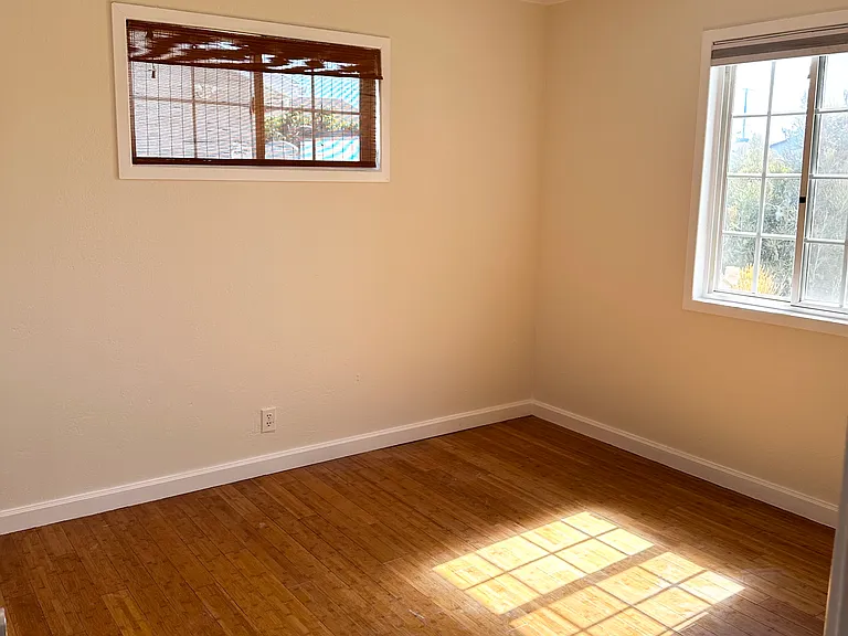 8022 Longridge Ave — Photo 4