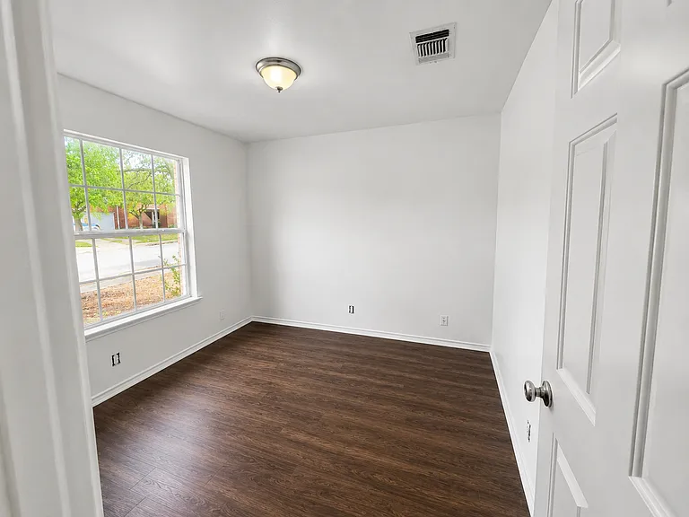 4124 Wensledale Dr #1 — Photo 2