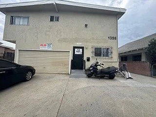 1358 W 37th St #1 — Photo 11