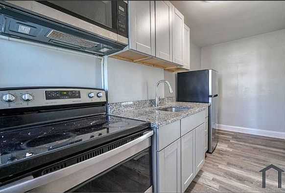 1st image of 1600 Plum St #2
