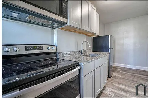 1600 Plum St #2 Photo 1