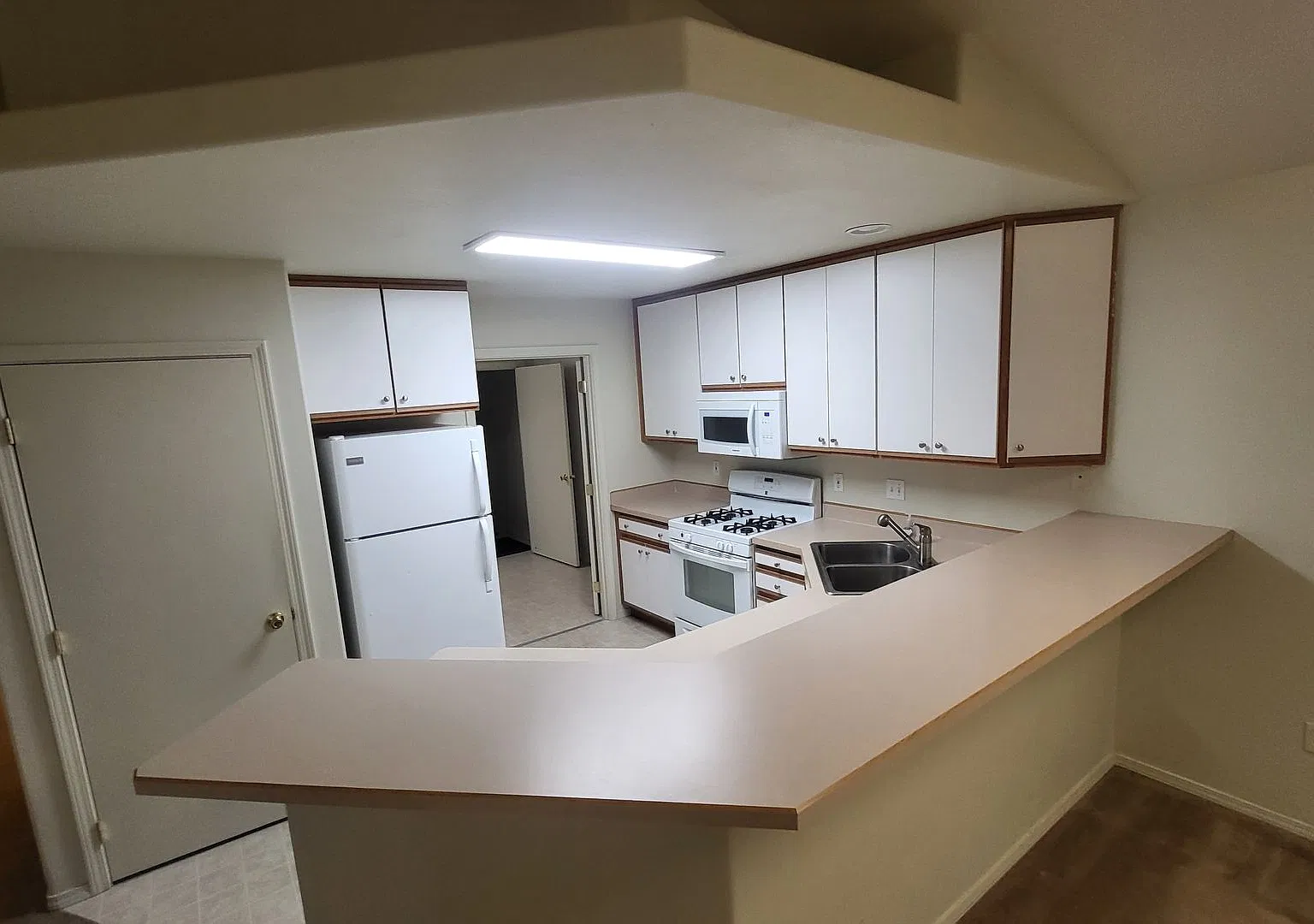 562-564 NE Negus Loop — Photo 4