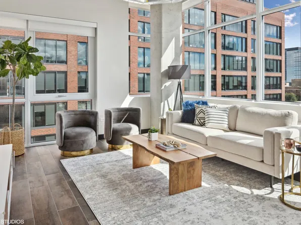 171 N Aberdeen St #606, Chicago, IL 60607