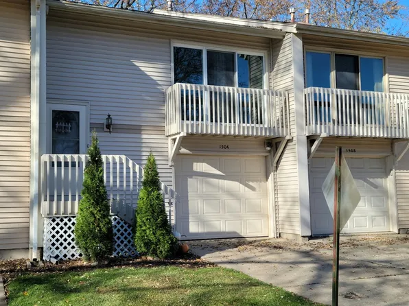 1504 Elder Dr, Aurora, IL 60506