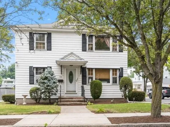 749 Admiral St, Providence, RI 02908