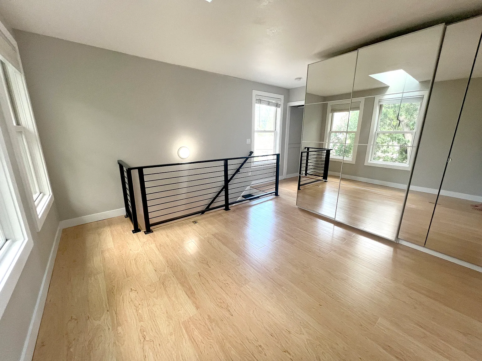 1 bed, 400 sqft, $2,100 — Photo 1