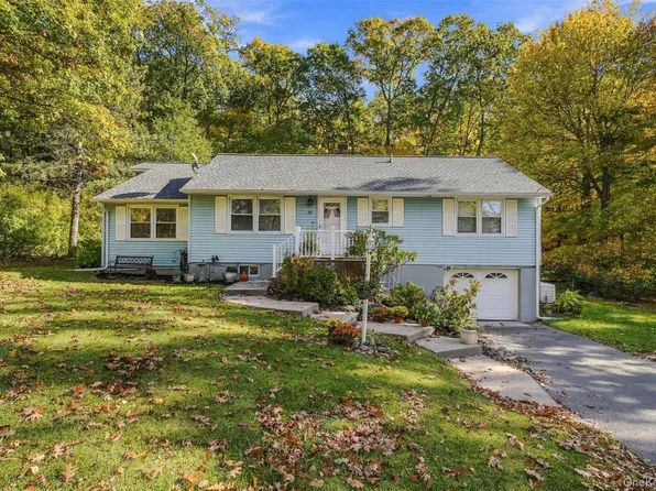 30 Elmwood Drive, Woodbury, NY 10930