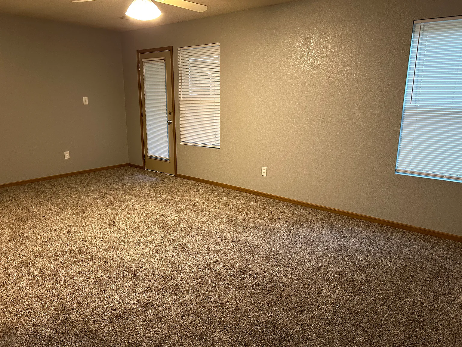 2 bed, 951 sqft, $1,150 — Photo 2