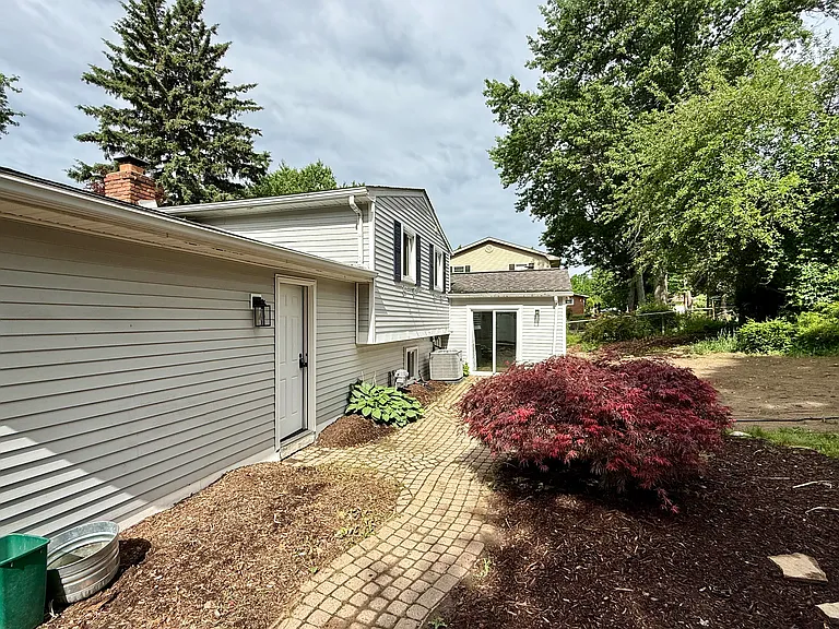 3360 Oklahoma Ct — Photo 9
