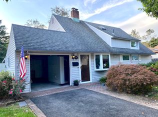 74 Palm Ln, Westbury, NY 11590