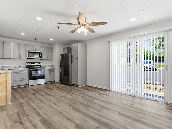 4th image of 1725 Henry Ave #106