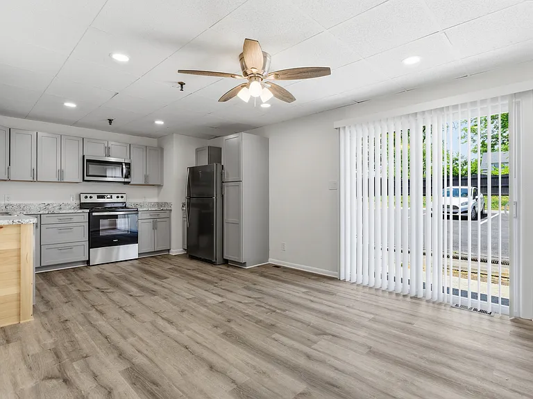 1725 Henry Ave #106 — Photo 4