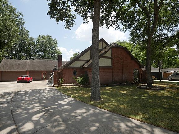 2nd image of 1310 Glouchester Ln