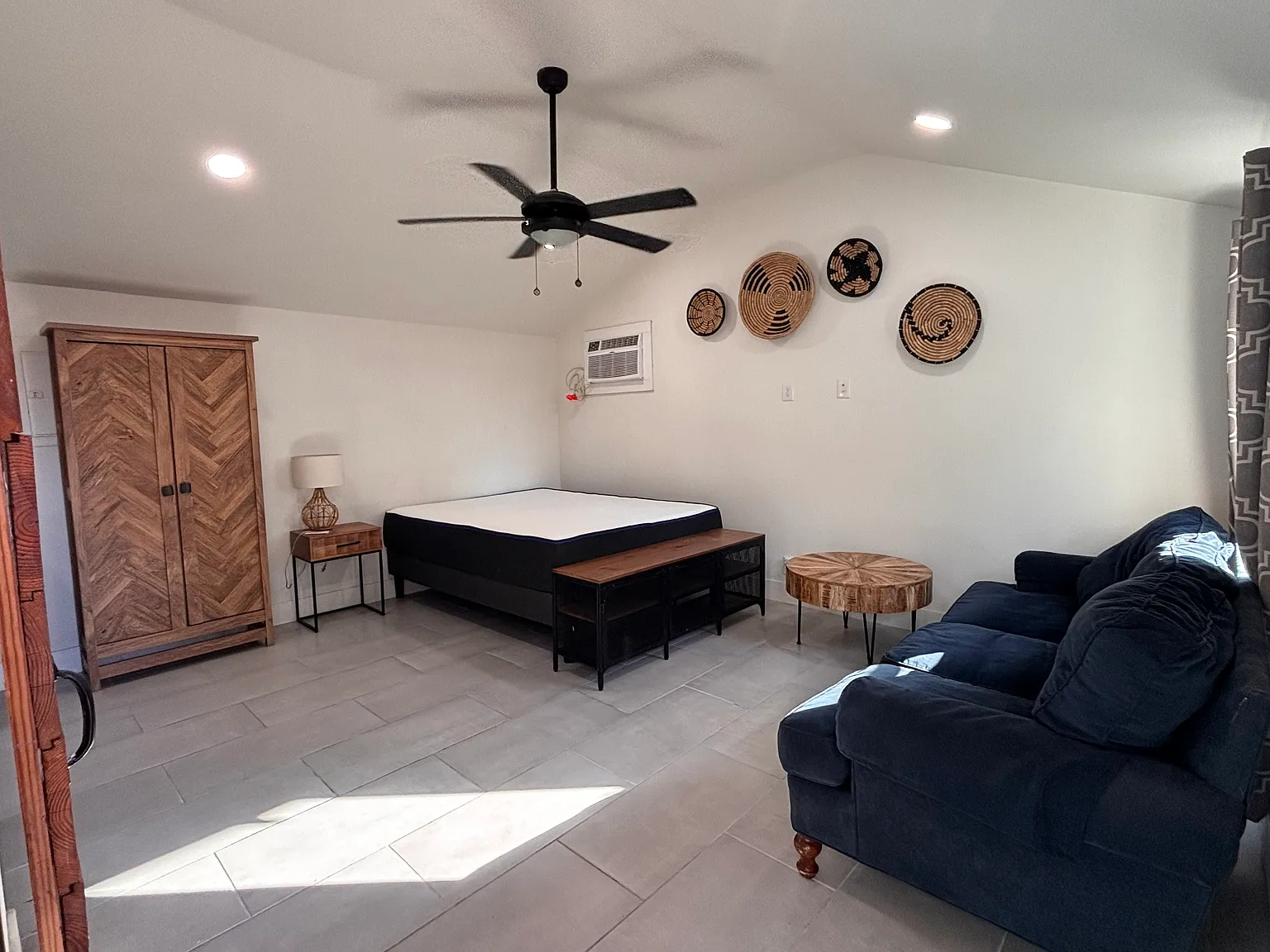 Studio, 350 sqft, $900 — Photo 4