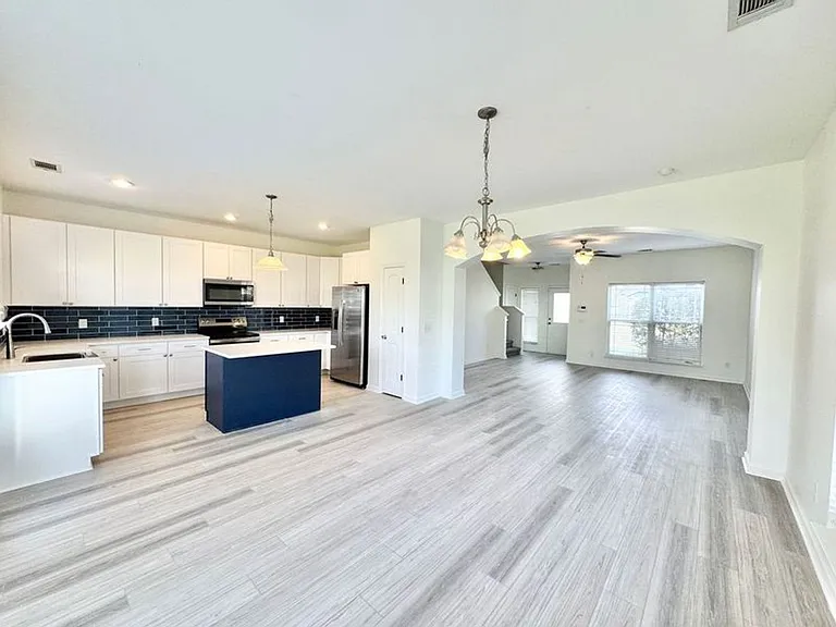 186 Savannah Ln — Photo 3