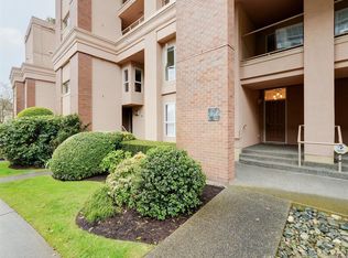 75 Songhees Rd #104, Victoria, BC V9A7M5