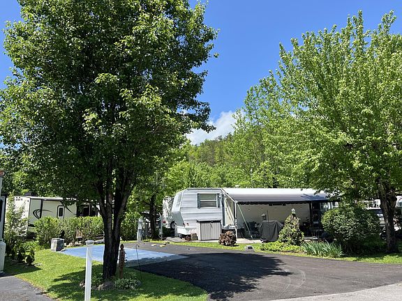 3rd image of 4229 E Pkwy #200-lot 200