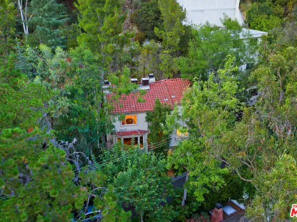 10055 Reevesbury Dr, Beverly Hills, CA 90210