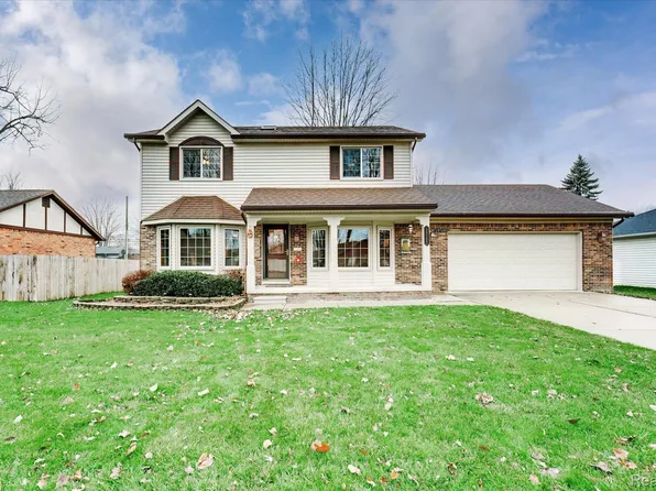 39259 Camp St, Harrison Township, MI 48045