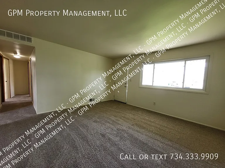2036 Alberta St — Photo 5