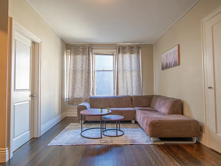 935 Jervis St #5 — Photo 10