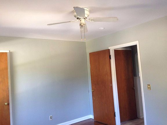 3rd image of 3959 Kirkup Ave