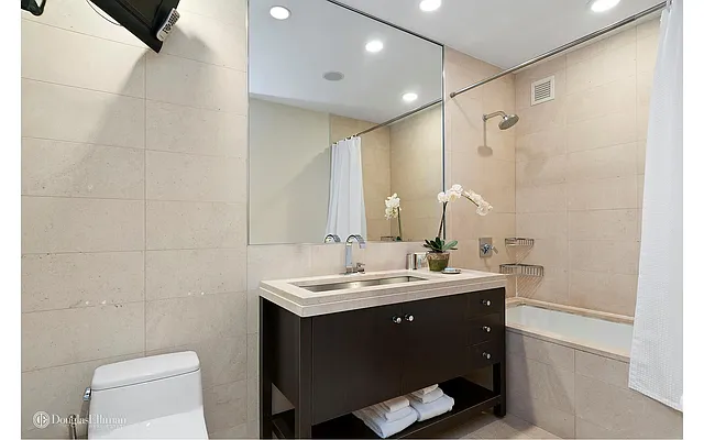 Rented by Douglas Elliman | media 33